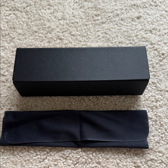 Black Rectangular Sunglasses - Picture 3 of 3